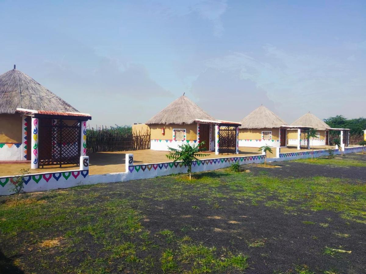 Banni Village Resort - Rann Of Kutch Bherandiala ภายนอก รูปภาพ