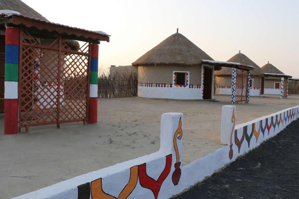 Banni Village Resort - Rann Of Kutch Bherandiala ภายนอก รูปภาพ