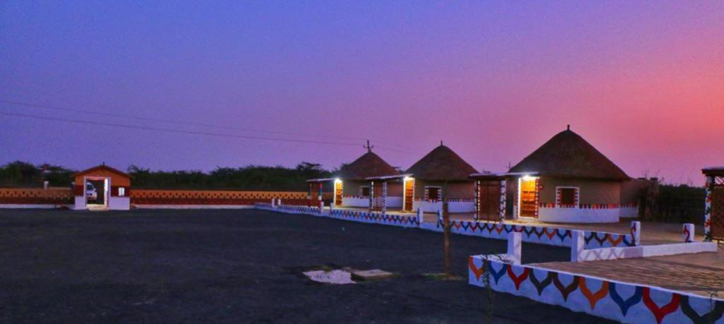 Banni Village Resort - Rann Of Kutch Bherandiala ภายนอก รูปภาพ